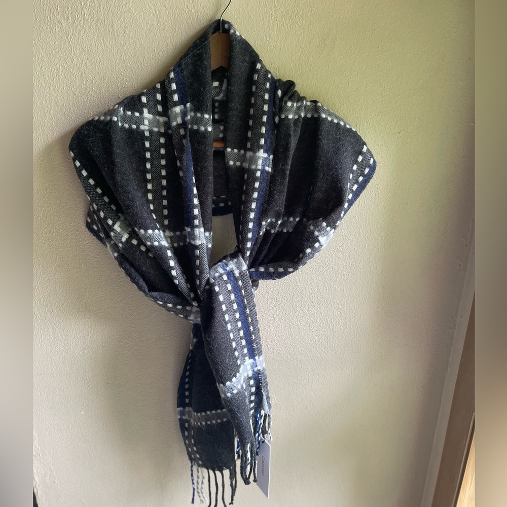 Calvin Klein Oversized Plaid Shawl/Wrap/Scarf. Charcoal Gray, White, Blue. 72x21 - Picture 11 of 16